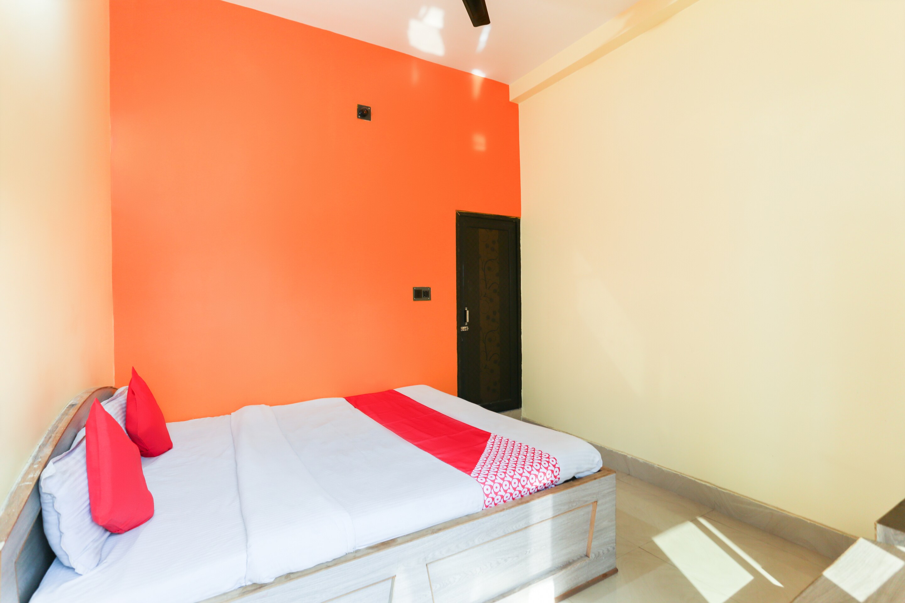 Hotel O Vatika Hotel - Tap to explore photos