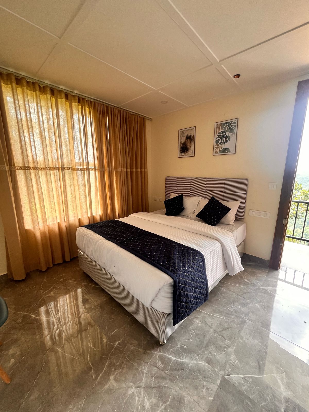 Max Crest Resort- Premium Organic Nature Hideout- Vagamon - Tap to explore photos