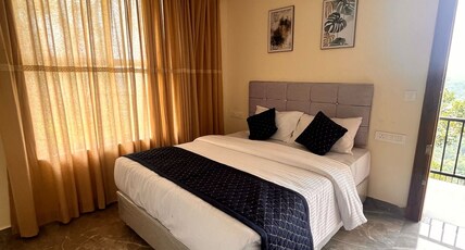 Max Crest Resort- Premium Organic Nature Hideout- Vagamon Room Type - Deluxe king bedroom