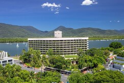 Hilton Cairns