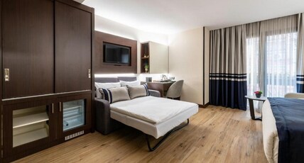 Aprilis Deluxe Hotel Room Type - quadruple room