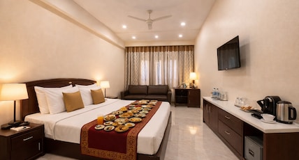 Hotel Kasa Stays Near Pacific Mall NSP Pitampura Room Type - Urban Executive Big Size Rooms with Free Early Check in 2 Hours Before Hotel Kasa Stays Near Pacific Mall NSP Pitampura Room Type - Urban Executive Big Size Rooms with Free Early Check in 2 Hours Before