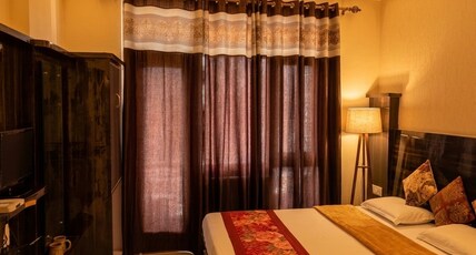 HOTEL AASHIRWAD Room Type - Super Deluxe Double Bedded AC