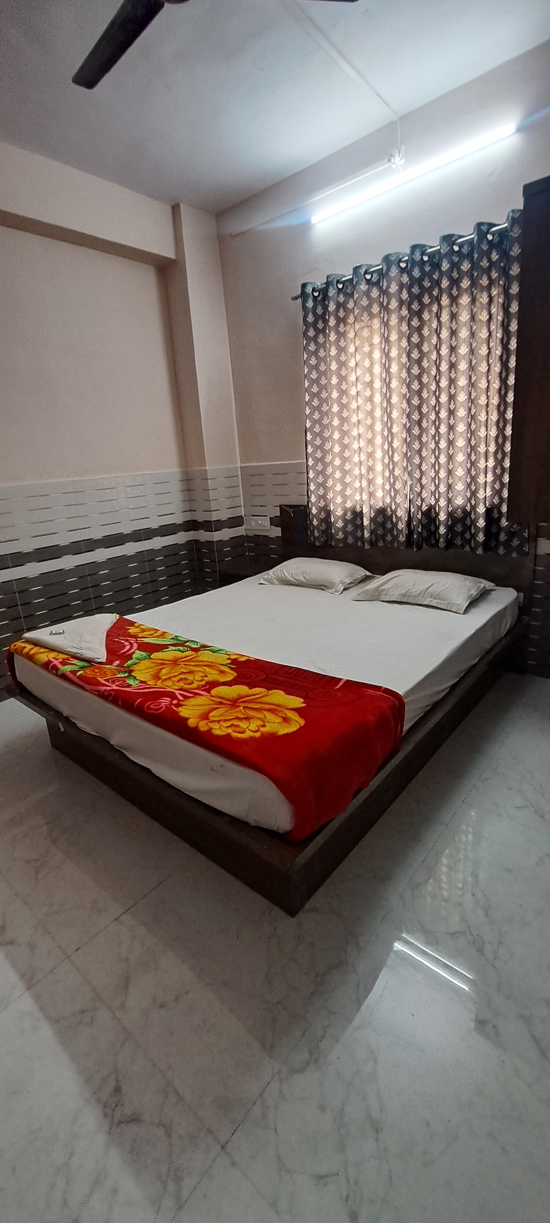 Moon Light Lodging - Tap to explore photos