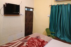 Hotel Maa Dham 10 min walking Ram Mandir