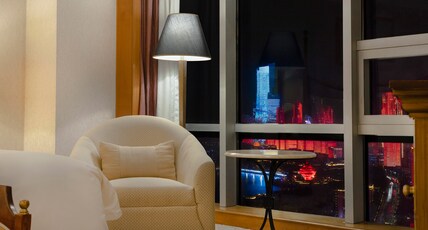 Crowne Plaza QINGDAO Room Type - Executive Sea View Suite