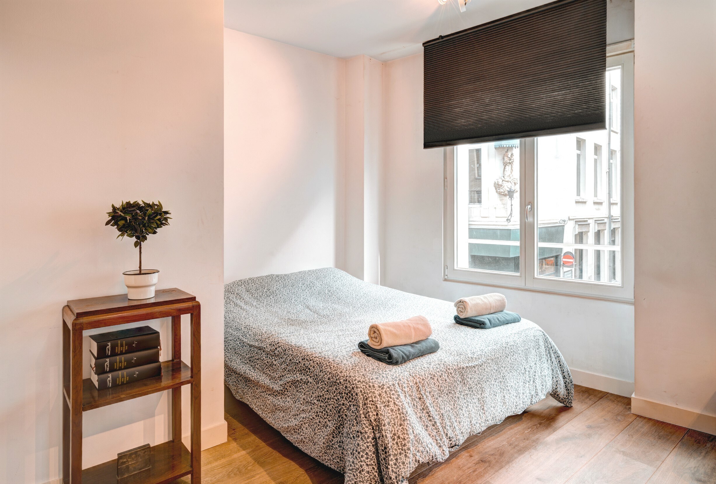 Lighthouse apartment in Heart of Antwerp - Tap to explore photos