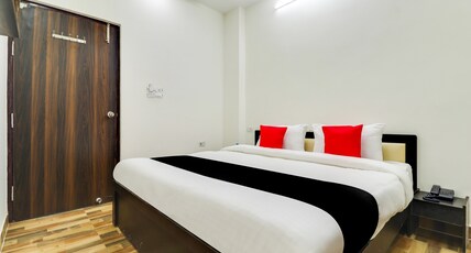 Collection O Pratik Inn Room Type - Deluxe