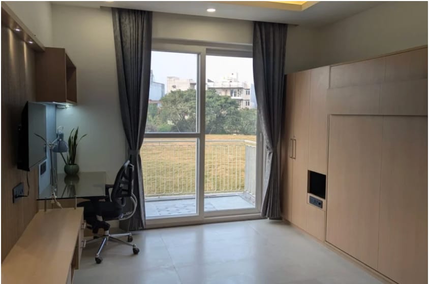 ACE7 - Tap to explore photos