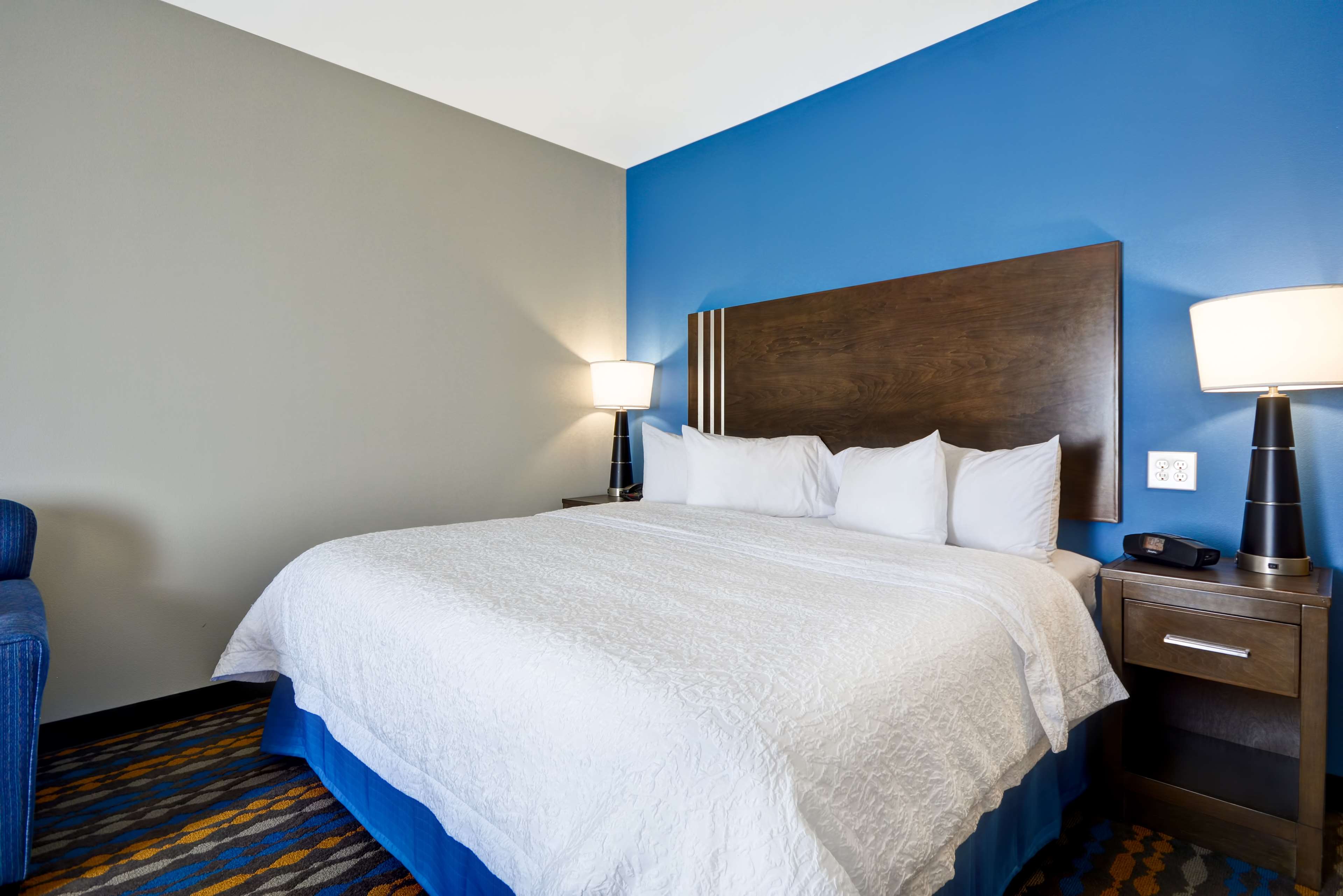 Hampton Inn by Hilton Kenedy - Tap to explore photos