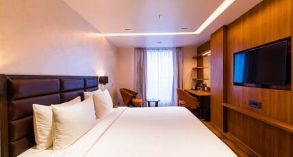 HOTEL GRAND DHILLON Room Type - Executive City View