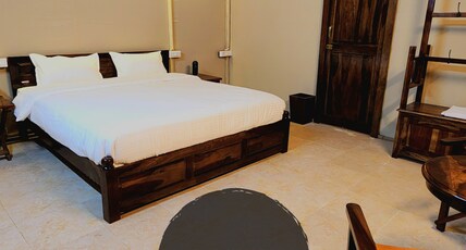 Tathastu Farms   Resort Room Type - Luxury AC Tent 4
