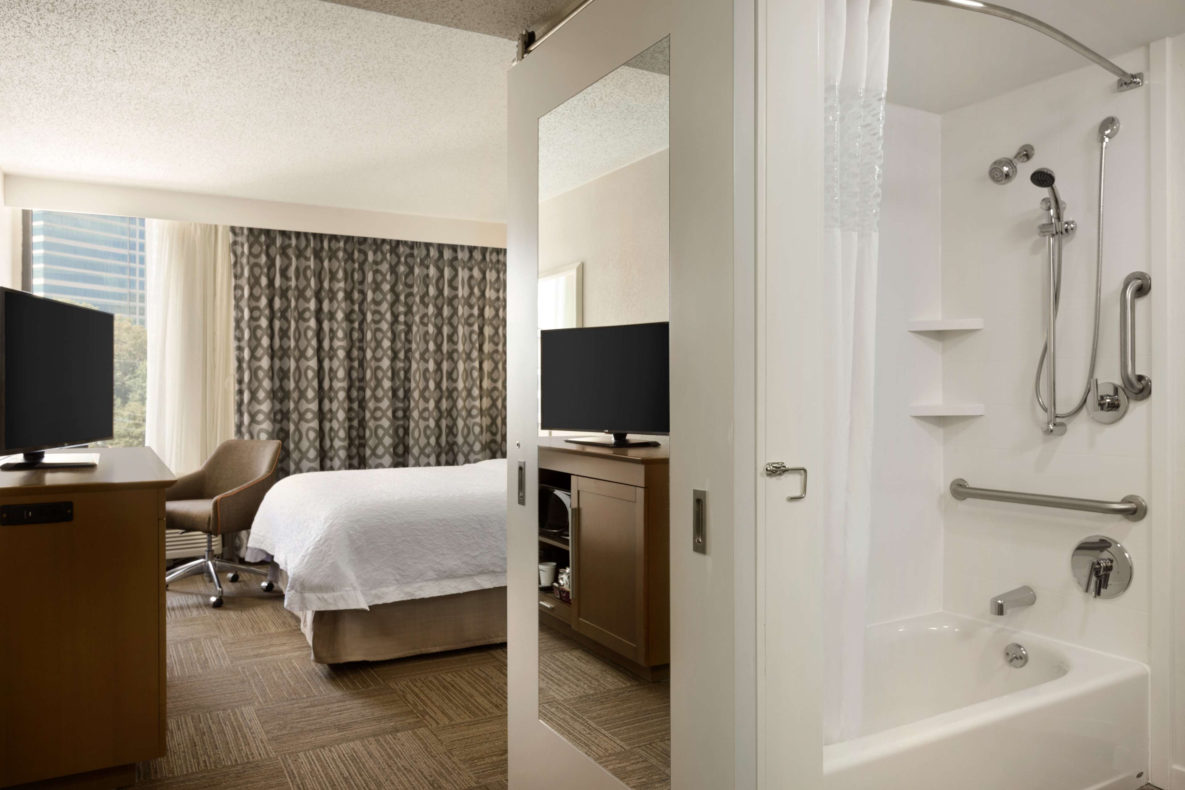 Hampton Inn Atlanta Buckhead - Tap to explore photos
