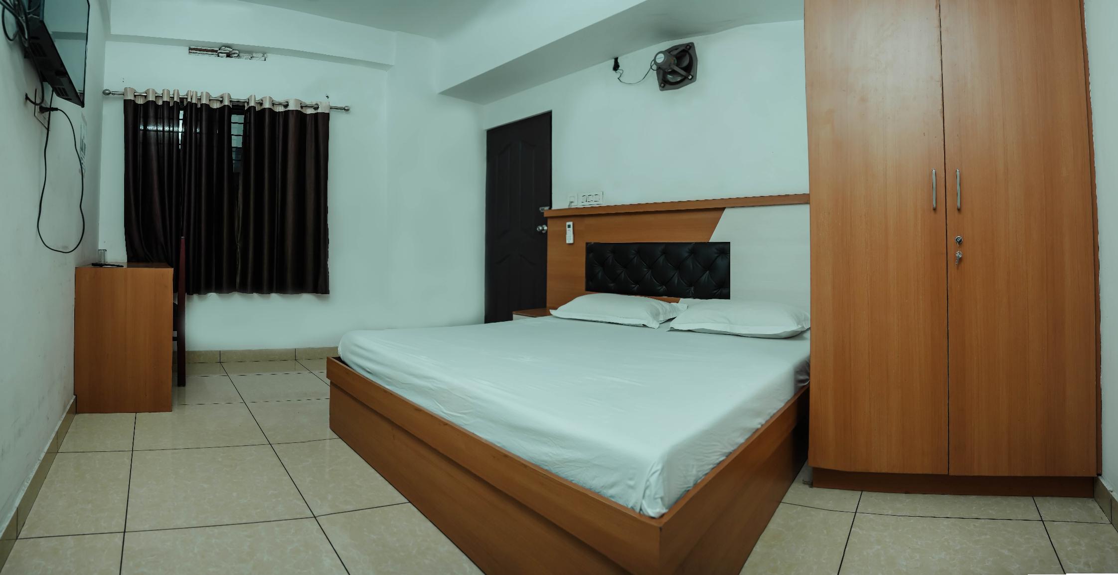 Saras Lodge - Tap to explore photos