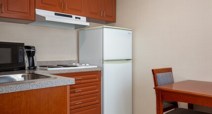 Holiday Inn Express Hotel & Suites Barrie Room Type - 2 Queen Beds Suite