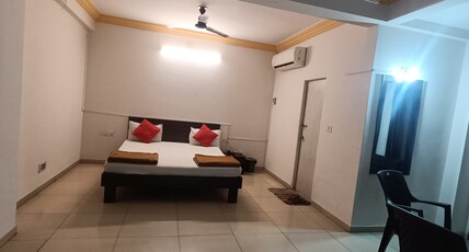 Hotel Vishwas Room Type - DELUXE ROOM