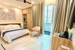Enroot Stays | Private Room in a 3BDR House