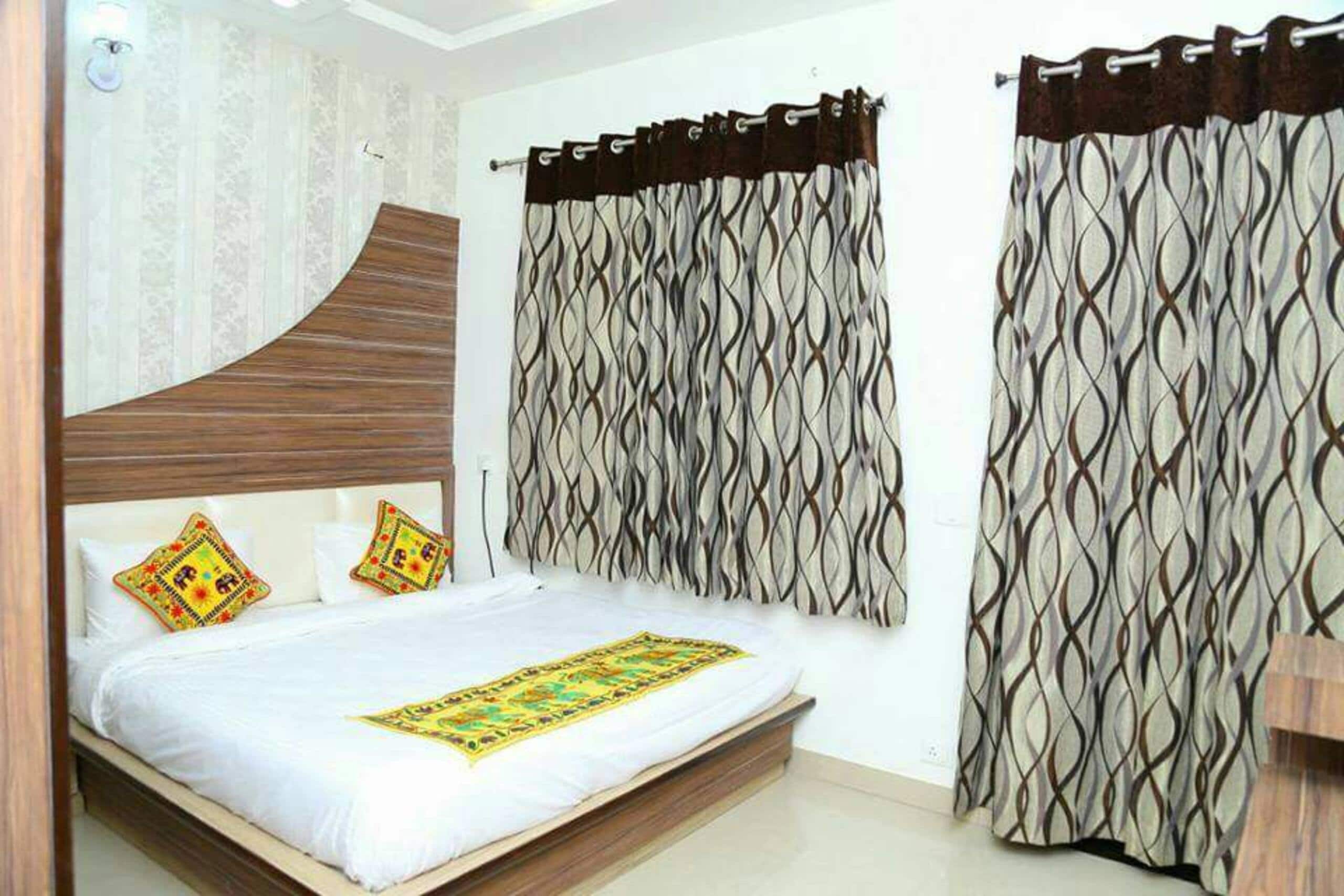 Maharaja Homestay - 4BHK Homestay Near Taj Mahal - Tap to explore photos