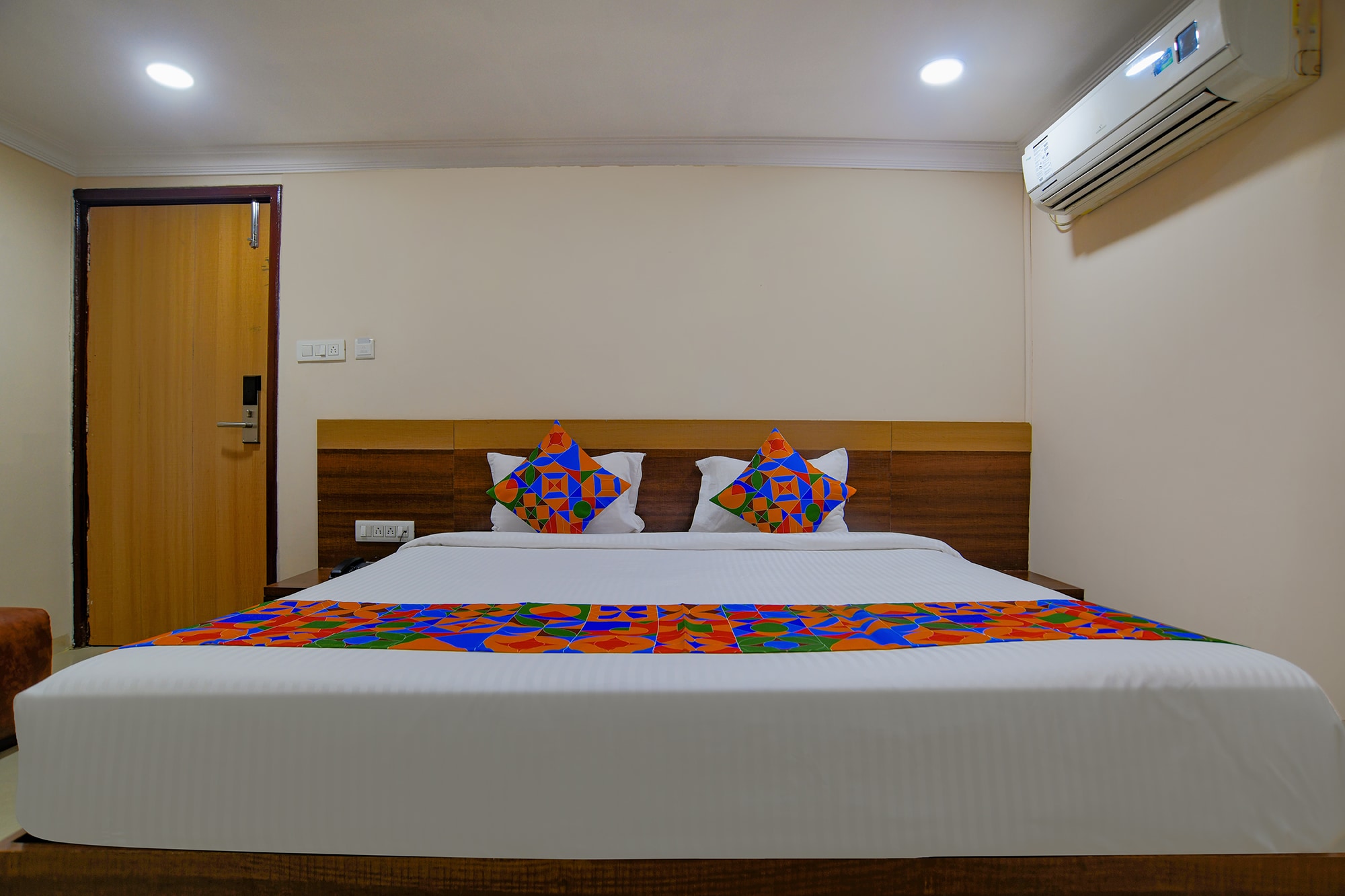FabHotel Pishori - Vijay Nagar - Tap to explore photos