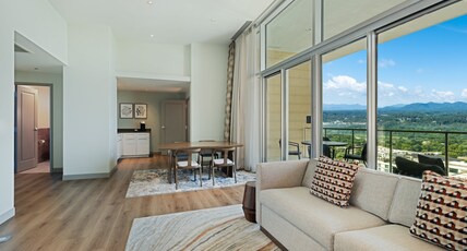 Hotel Indigo ASHEVILLE DOWNTOWN Room Type - 1 King 1 Bedroom Suite Panoramic View