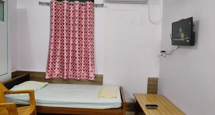 Seema paying guest house.. Room Type - AC Triple Bed Room