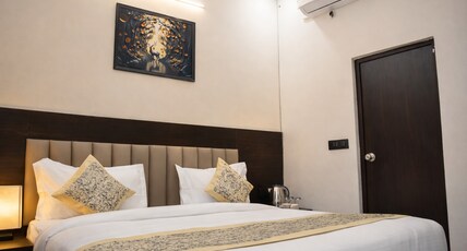 Barsana Suites Room Type - Deluxe Room with Balcony and City View