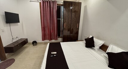 The Capstone Saket Room Type - Deluxe Room