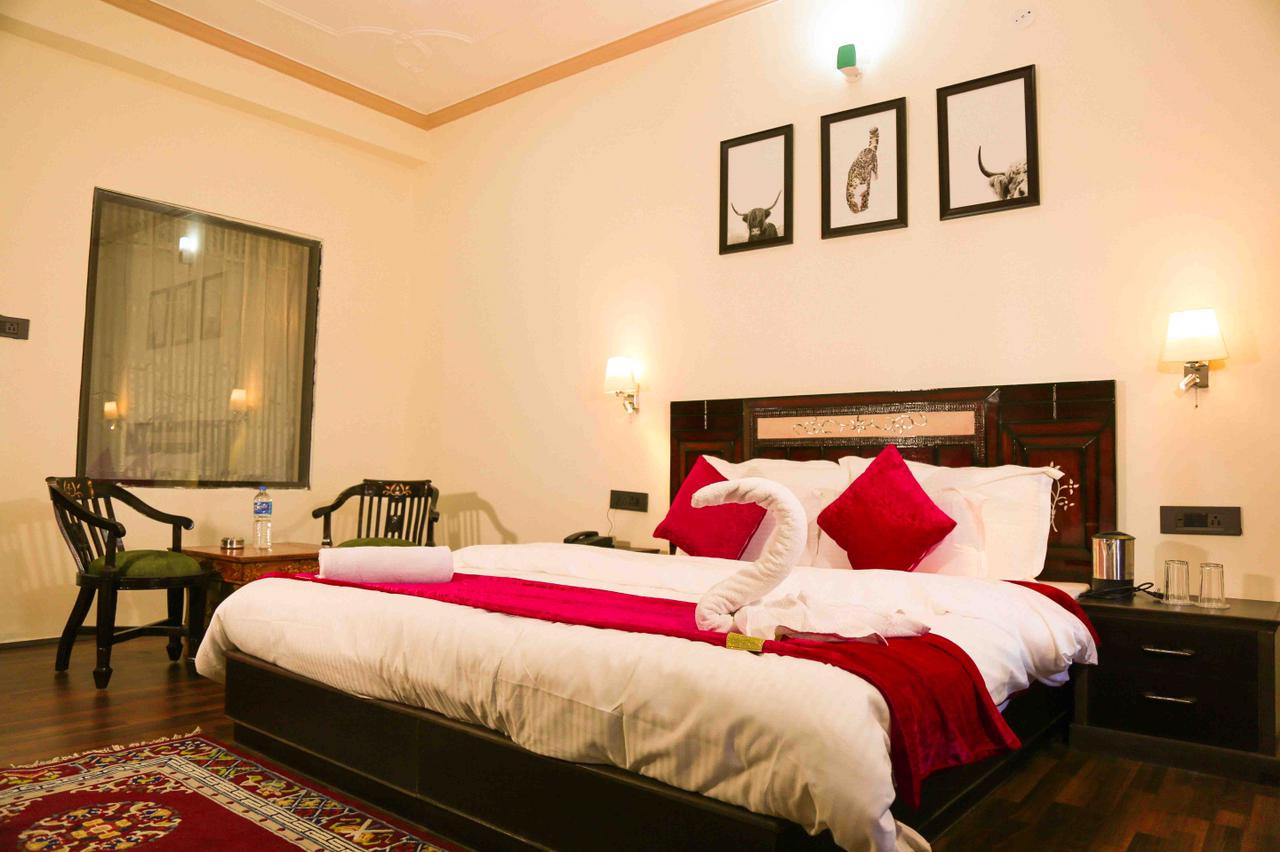 Hotel Capital City - Tap to explore photos