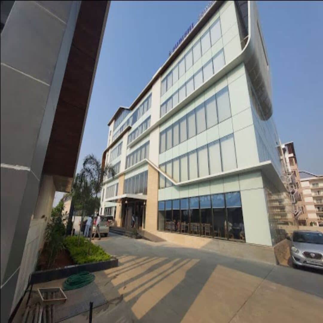 Hotel Minerva Grand - Kompally - Tap to explore photos