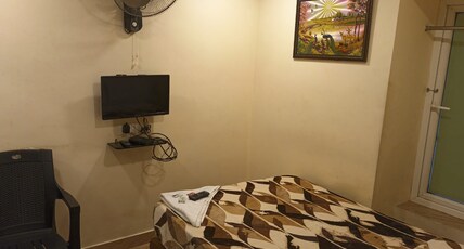 Majestic Inn Room Type - Economy double  AC