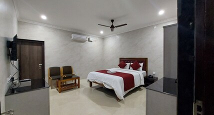 Hotel Grand Palace Room Type - DELUXE AC DOUBLE ROOM