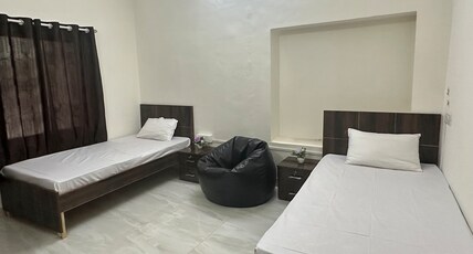 Elite stays Room Type - Twin sharing room - males