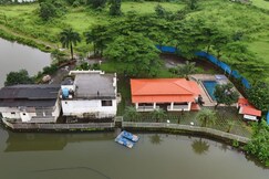 7BHK Lake House with Lawn Area and Outdoor Games, Karjat