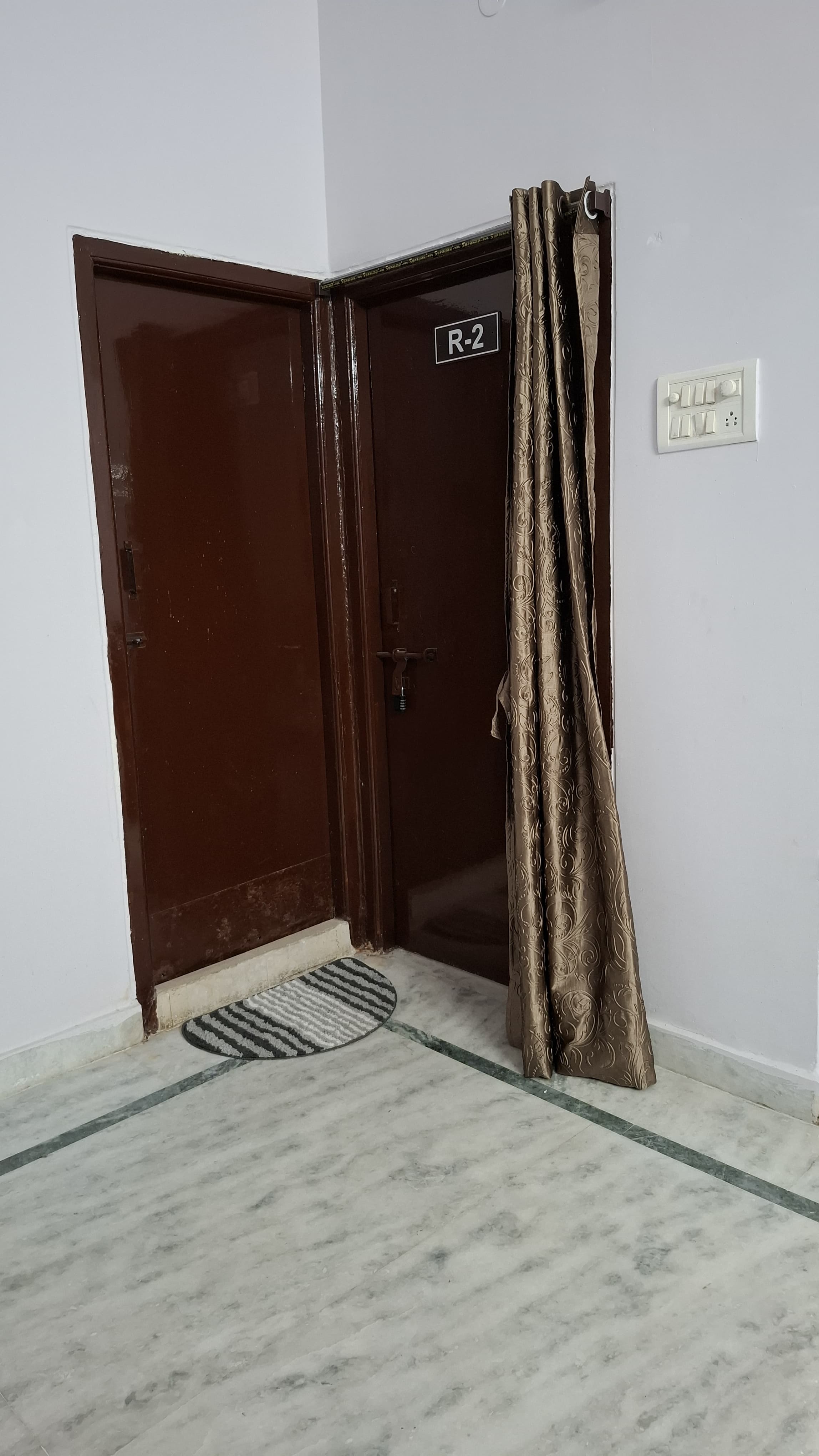 Spacious 2BHK Flat With Modern Amenities in Secbad - Tap to explore photos