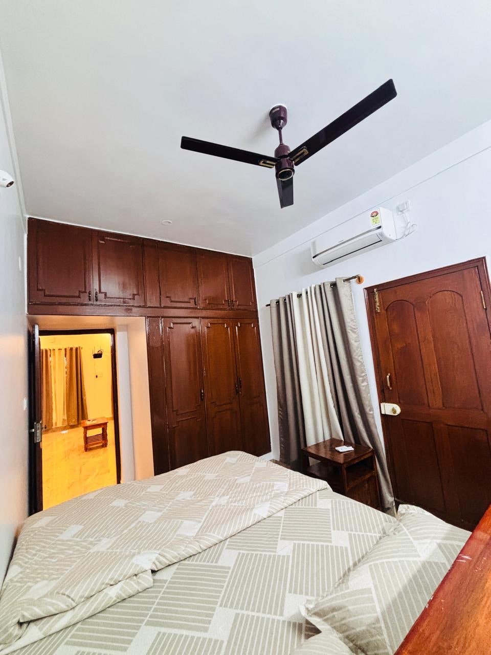 1 BHK AC home BTM Metro station 101 - Tap to explore photos