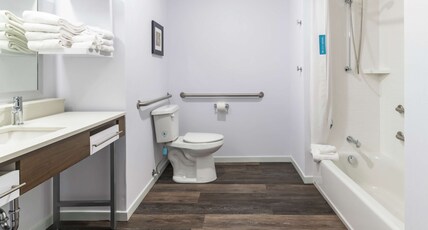 Hampton Inn by Hilton Lehi-Thanksgiving Point Room Type - 1KNG MOB HEAR ACC W TUB NS