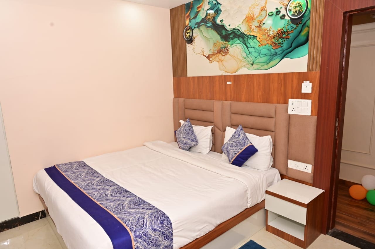 Hotel DNU Palace at Pandeypur - Tap to explore photos