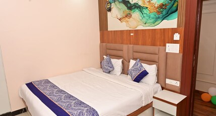Hotel DNU Palace at Pandeypur Room Type - DELUXE
