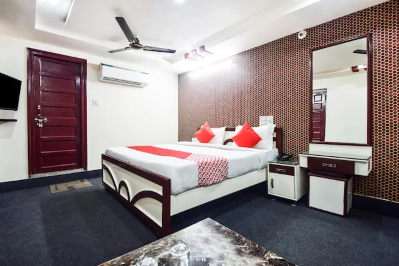 Hotel Shalimar - Tap to explore photos