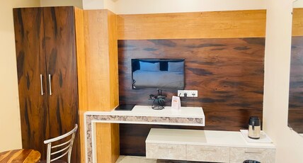 HOTEL GOPI Room Type - Deluxe Room