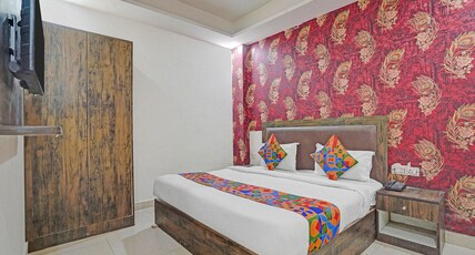 Via Dilnoor Stay Room Type - Deluxe Room