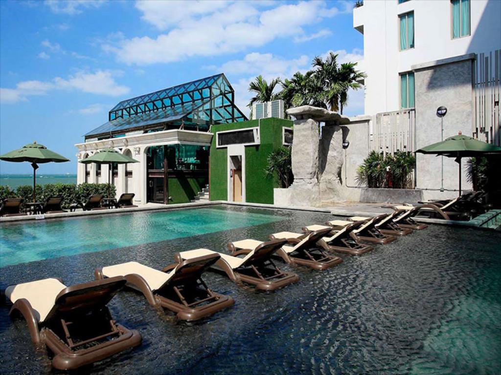 Pattaya Modus Beachfront Resort - Tap to explore photos