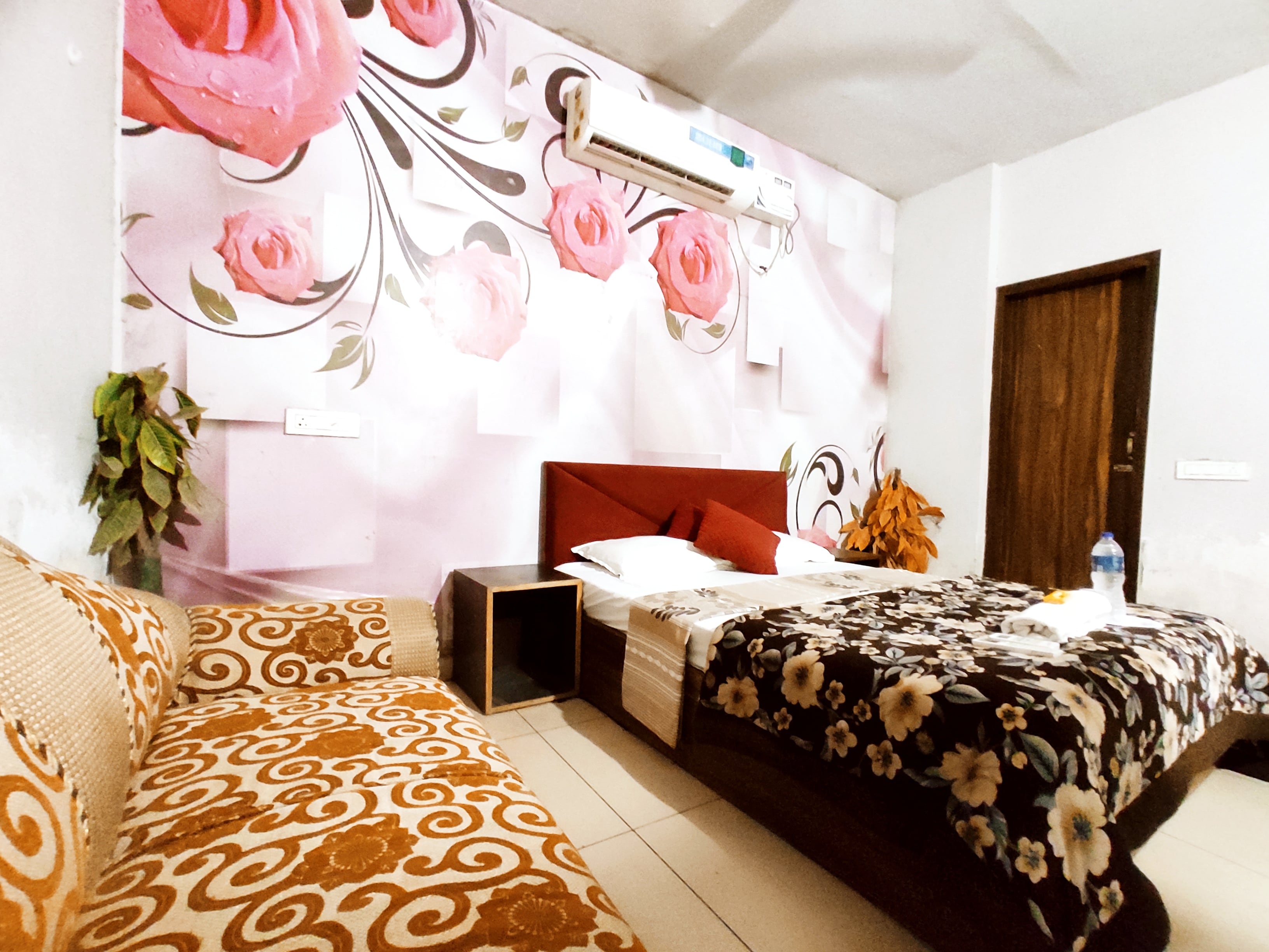 HOTEL THE CORNER HOUSE - A Budget Stay Rooms - Tap to explore photos