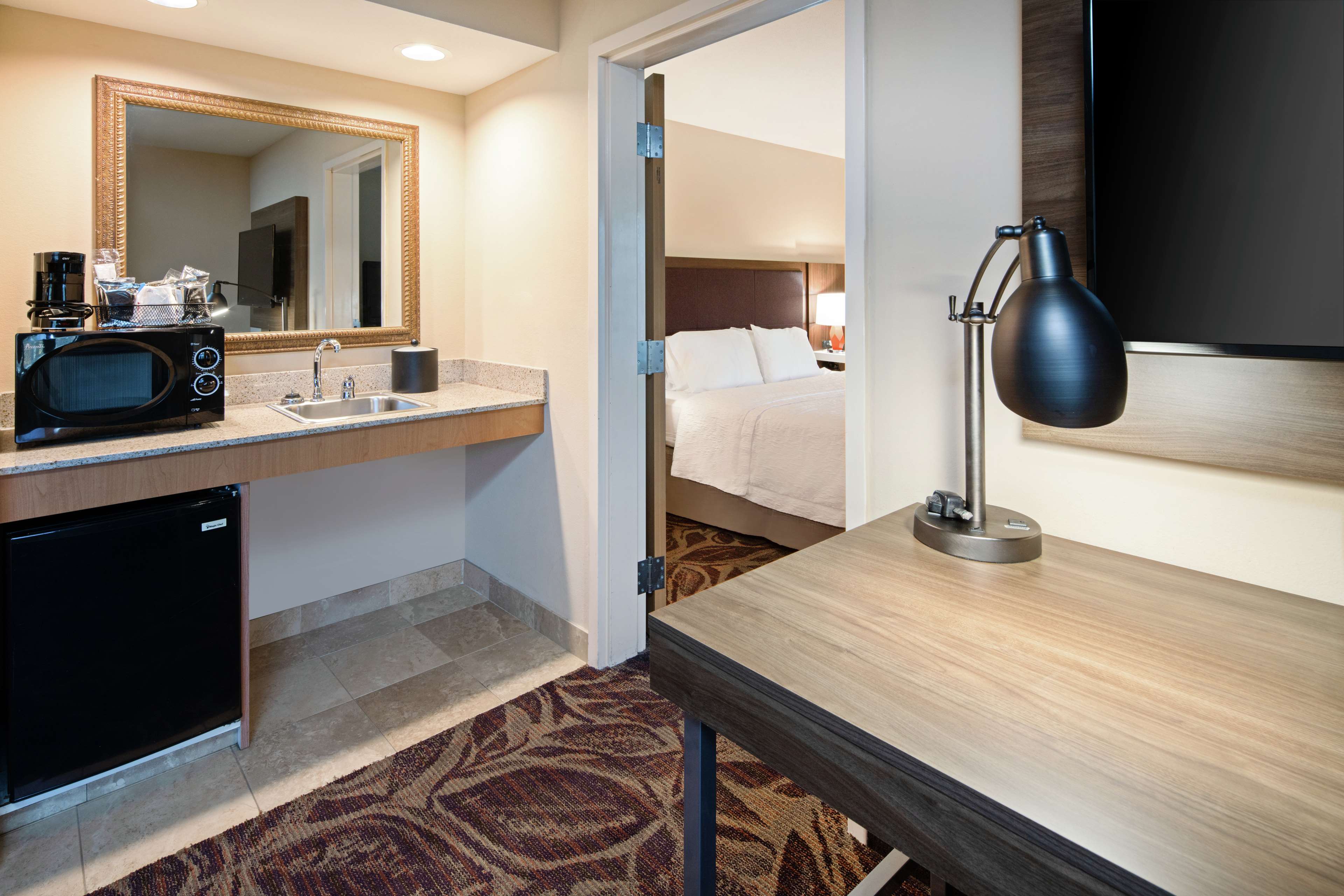Hampton Inn & Suites by Hilton Bremerton - Tap to explore photos