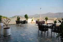 Shambhala 4BHK W/ Indoor pool/Cook/Aravalli views