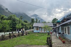 Windowsar River cottages
