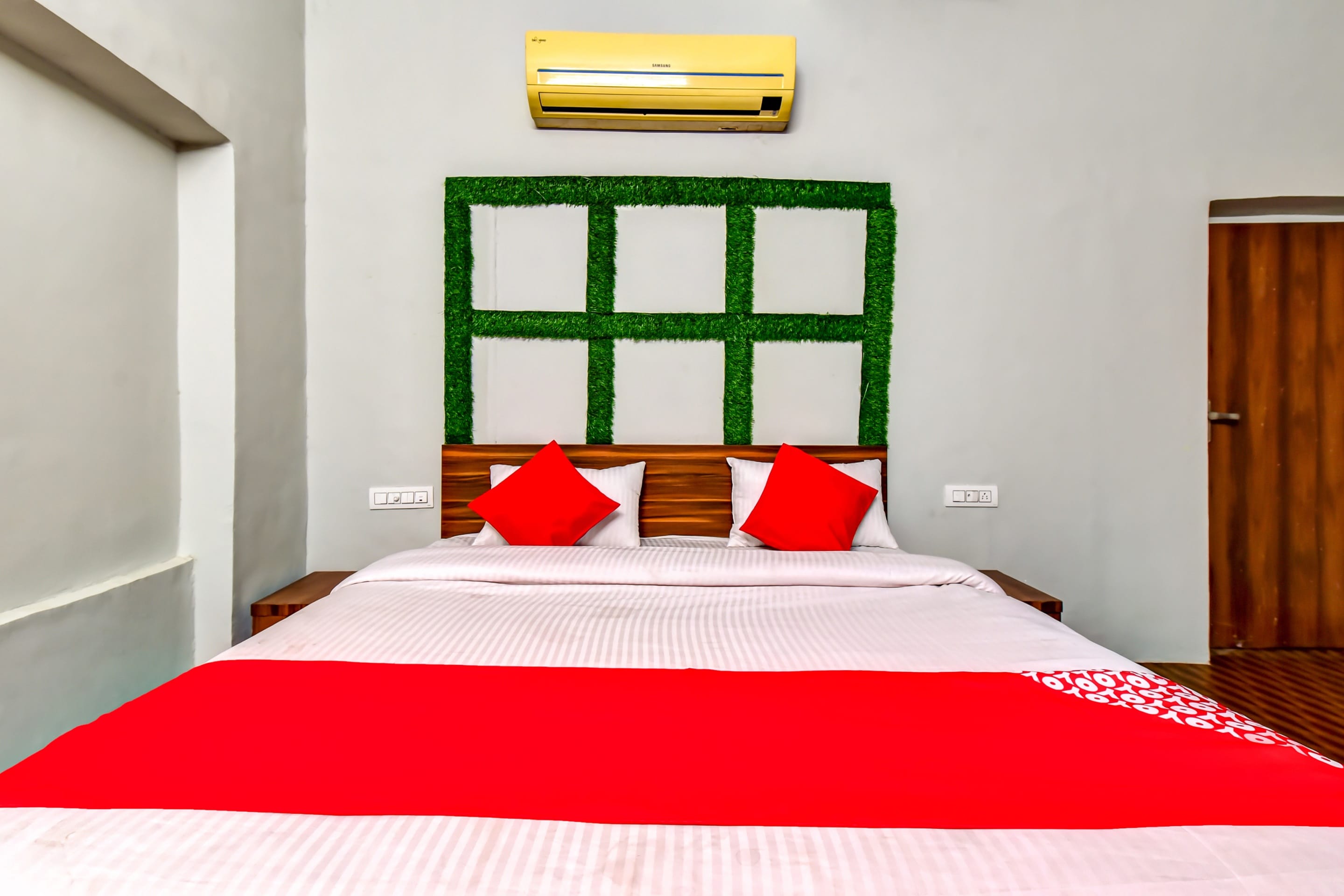 Hotel O Moon Light - Tap to explore photos