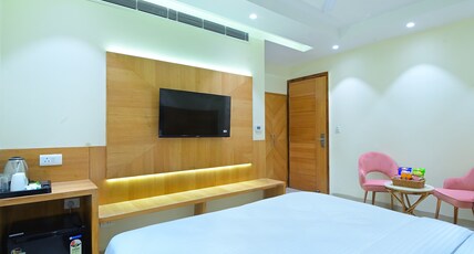 Hotel Shandon @ Connaught Place Room Type - Luxury King Bedroom