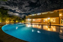 Aura by Xperience, Corbett