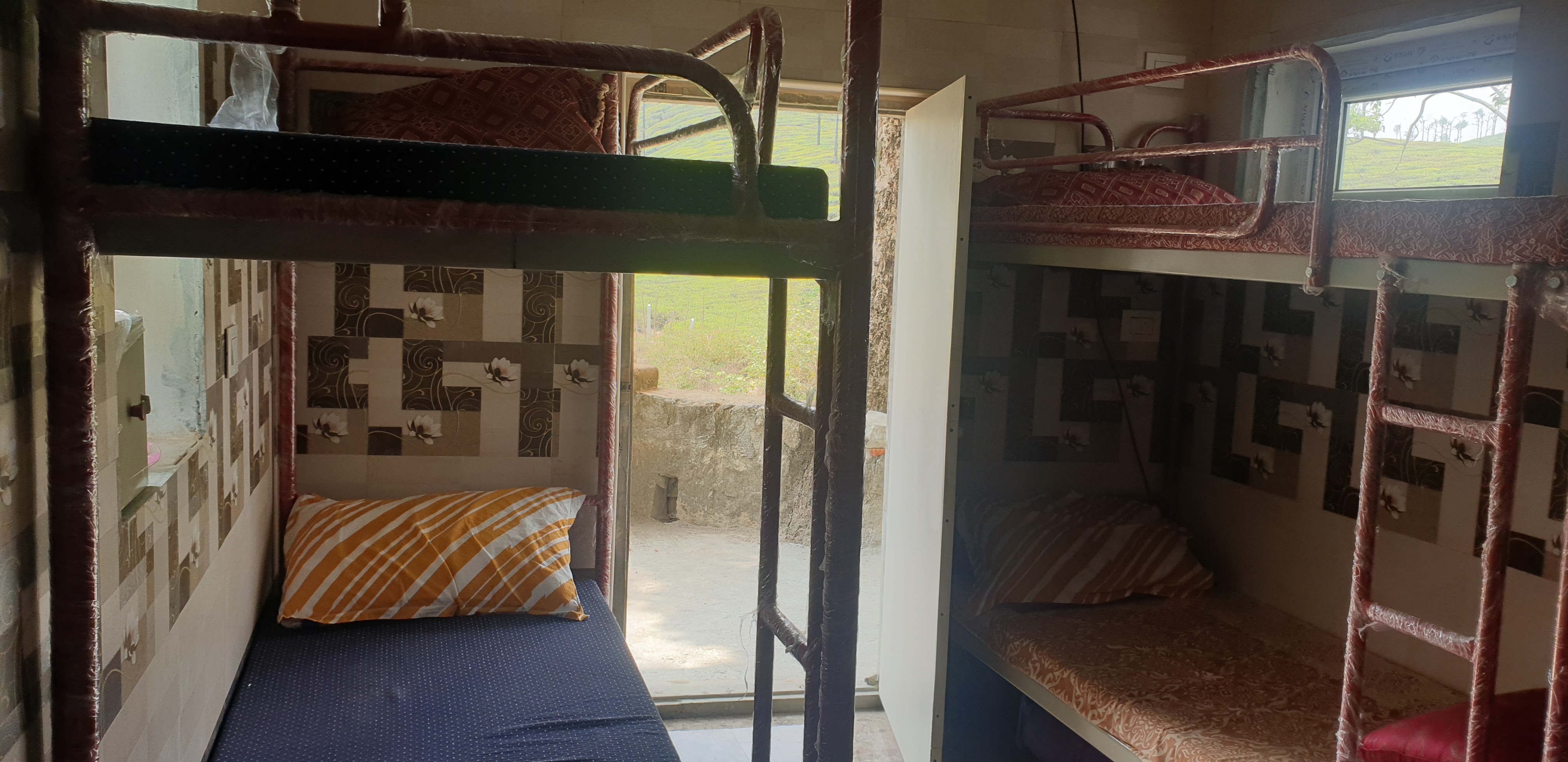 VVV Grand - Tap to explore photos